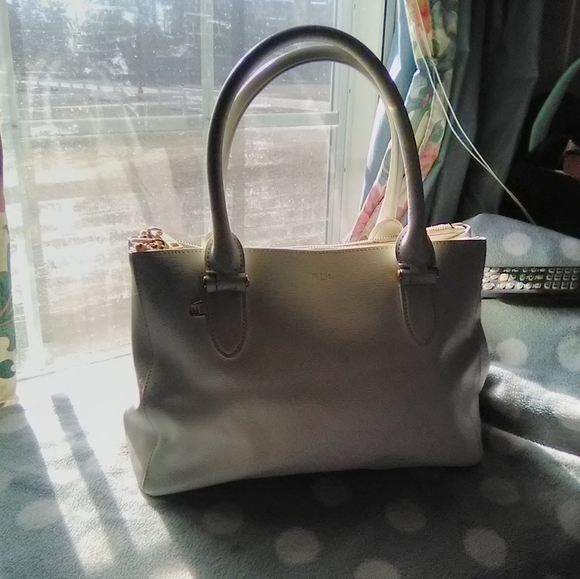 Ralph Lauren Handbag. - Picture 2 of 8